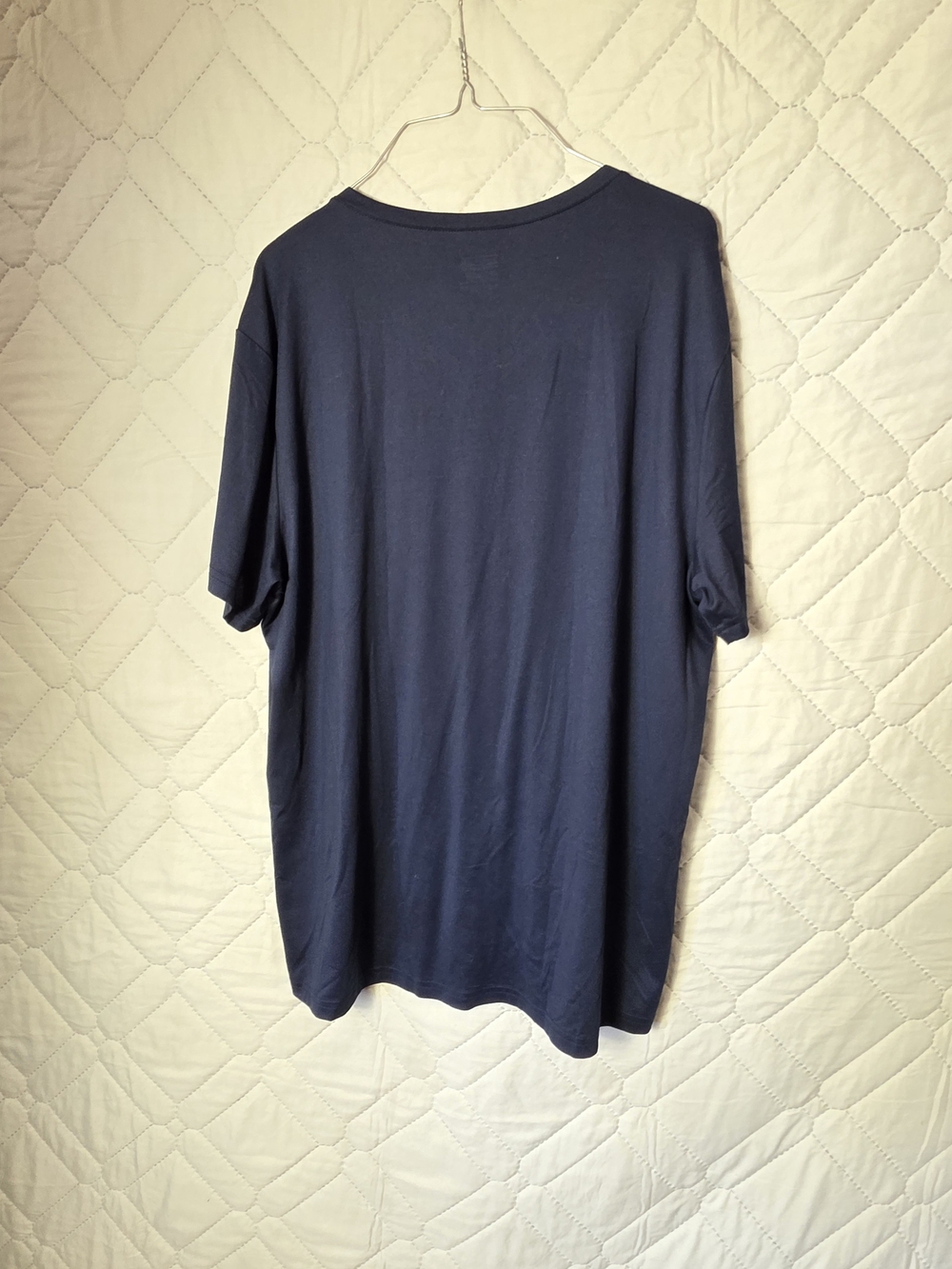 32 Cool Men's V-Neck Short Sleeve T-Shirt — Navy Lighweight Sz XL - Picture 3 of 5